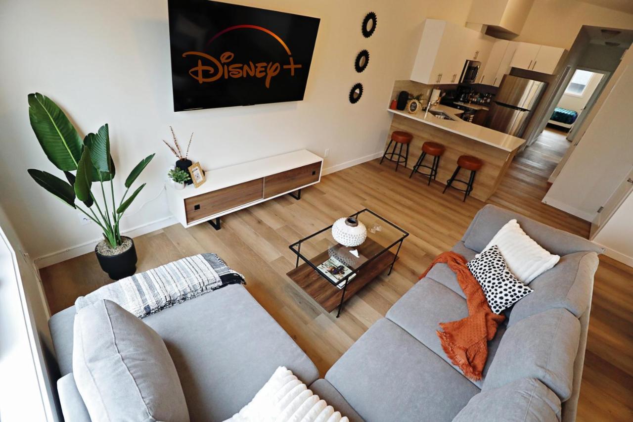 Downtown 3 Queen Beds,Double Garage,Disney+ Villa เอดมันตัน ภายนอก รูปภาพ