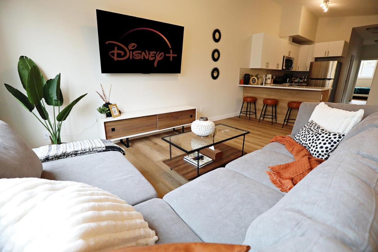 Downtown 3 Queen Beds,Double Garage,Disney+ Villa เอดมันตัน ภายนอก รูปภาพ