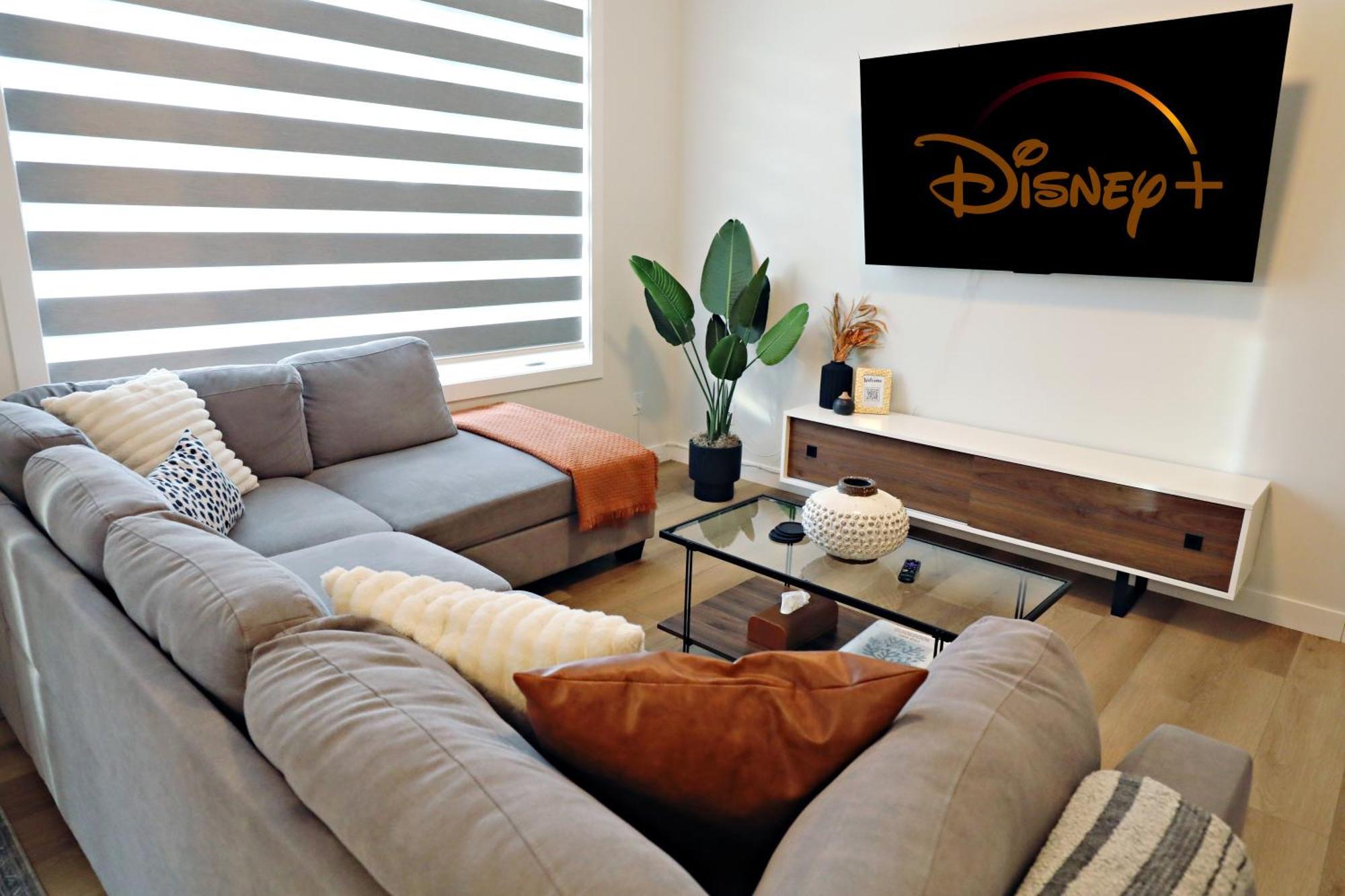 Downtown 3 Queen Beds,Double Garage,Disney+ Villa เอดมันตัน ภายนอก รูปภาพ